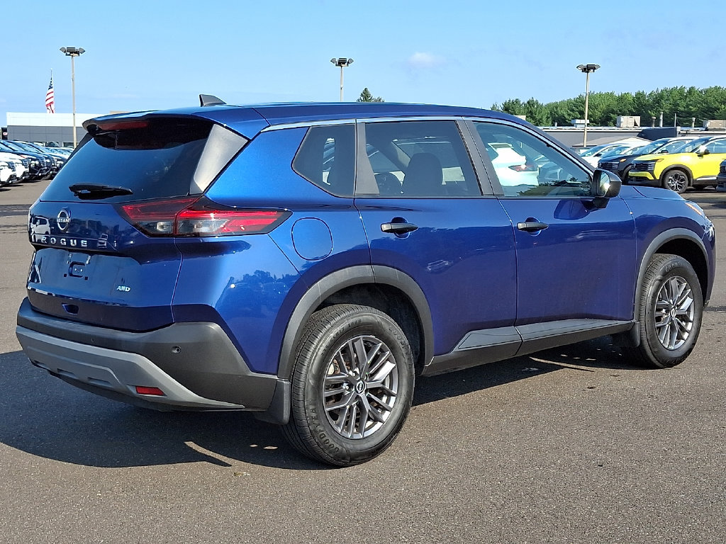 Used 2023 Nissan Rogue S AWD/4WD image 7