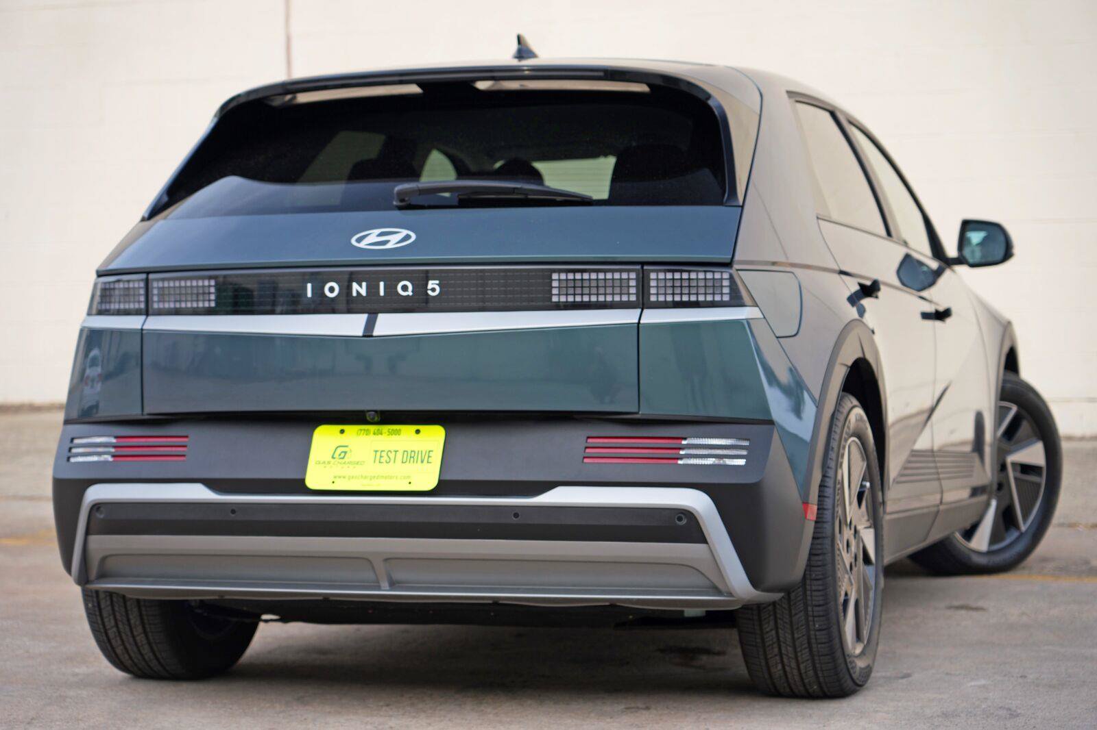 Used 2025 Hyundai Ioniq 5 SE RWD image 4