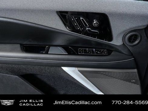 Certified 2025 Cadillac Optiq Luxury 2 w/ LPO, Floor Liner Package image 9