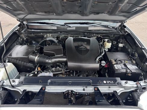 Used 2017 Toyota Tacoma SR5 w/ Tow Package image 51