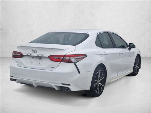 Used 2018 Toyota Camry SE FWD image 5