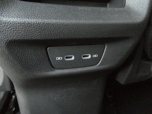 New 2025 Volkswagen Tiguan SE image 35