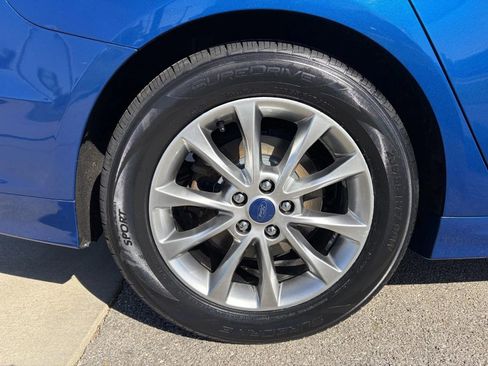 Used 2017 Ford Fusion SE w/ Fusion SE Technology Package FWD image 9