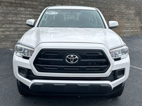 Used 2017 Toyota Tacoma SR image 2