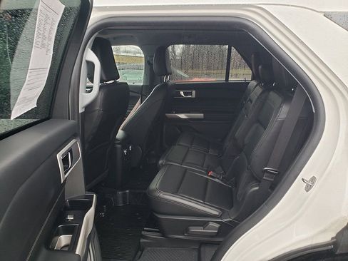 Certified 2022 Ford Explorer XLT w/ Equipment Group 202A image 11