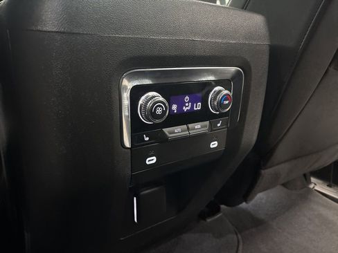 Used 2023 GMC Yukon SLT w/ SLT Premium Package AWD/4WD image 33