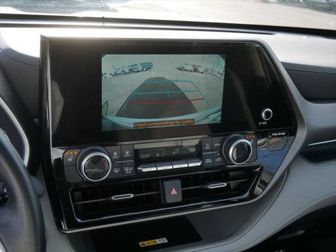 Certified 2023 Toyota Highlander XLE image 19