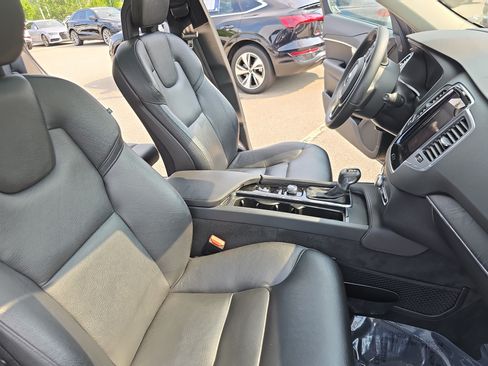 Used 2020 Volvo XC90 T6 Momentum AWD/4WD image 10