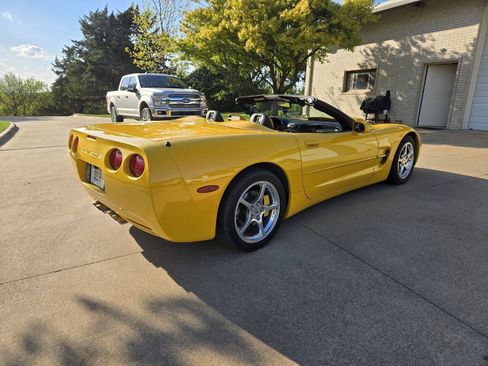 Used 2000 Chevrolet Corvette Convertible w/ Memory Pkg RWD image 4