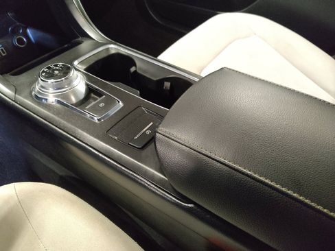 Used 2019 Ford Fusion SE w/ Equipment Group 151A image 26