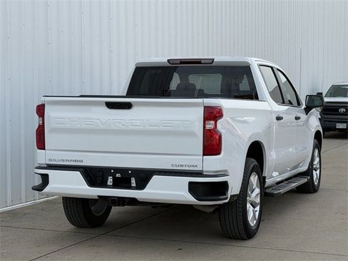 Used 2024 Chevrolet Silverado 1500 Custom image 4