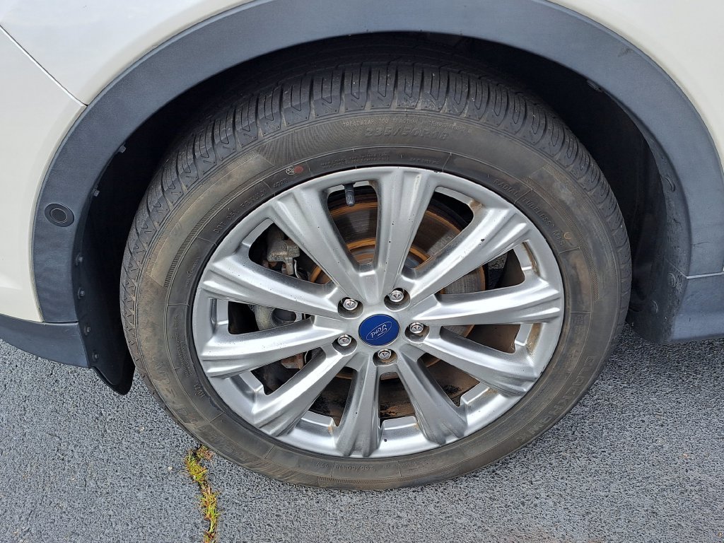 Used 2018 Ford Escape Titanium w/ Ford Safe & Smart Package FWD image 17
