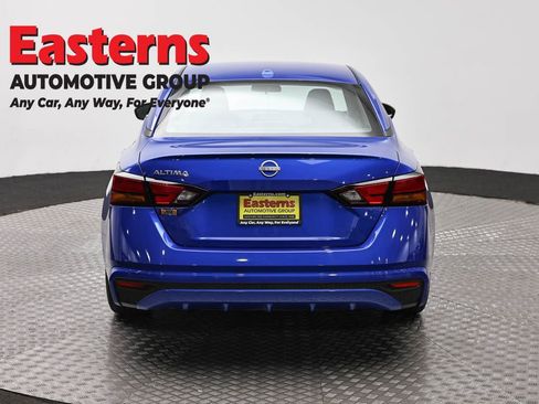 Used 2025 Nissan Altima 2.5 SV FWD image 6