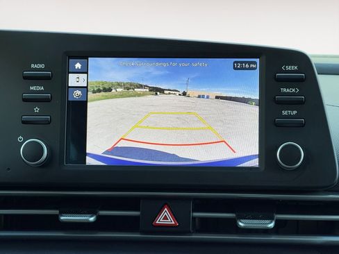 Used 2025 Hyundai Elantra SE FWD image 11