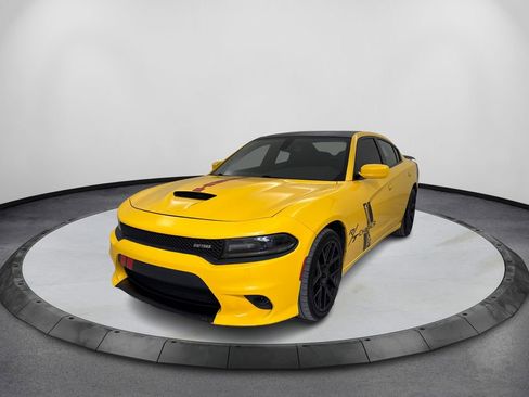 Used 2017 Dodge Charger R/T image 1