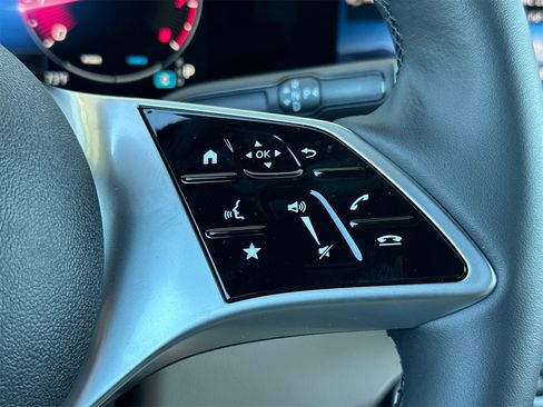 New 2025 Mercedes-Benz GLB 250 4MATIC image 26