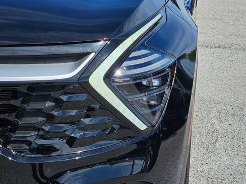 Used 2025 Kia Sportage EX image 11