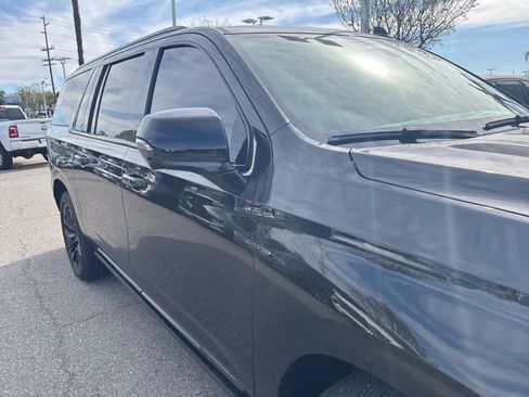 Used 2023 Cadillac Escalade ESV Sport w/ LPO, ONYX Package image 5