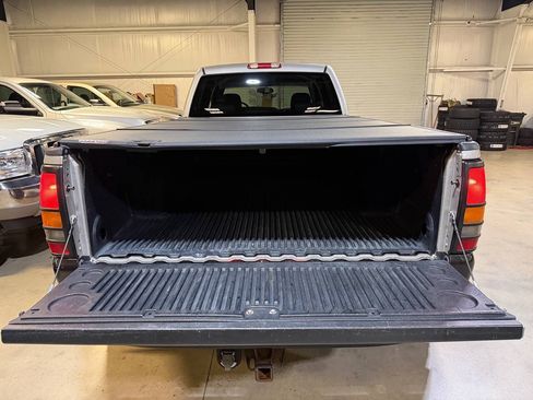 Used 2005 Chevrolet Silverado 3500 LT w/ Heavy-Duty Power Package AWD/4WD image 20