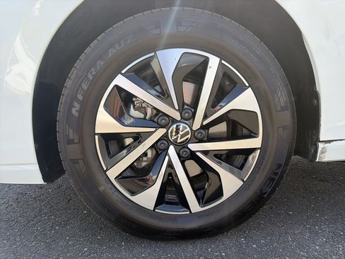 Certified 2025 Volkswagen Jetta S FWD image 11