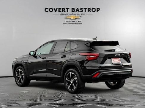 Used 2025 Chevrolet Trax RS w/ Driver Confidence Package FWD image 3