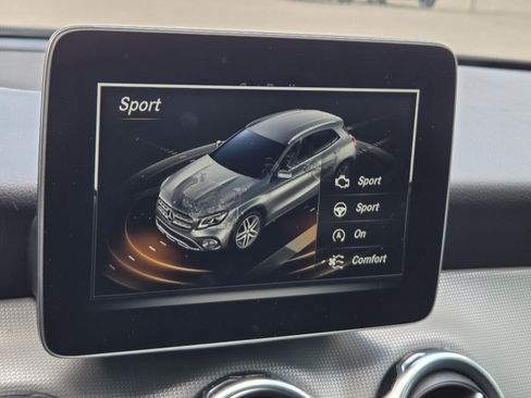 Used 2020 Mercedes-Benz GLA 250 4MATIC image 31
