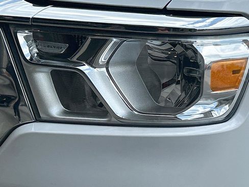 Used 2024 RAM 1500 Laramie AWD/4WD image 10