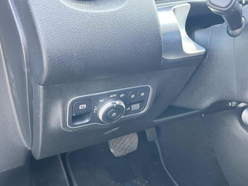 Used 2023 Mercedes-Benz GLB 250 4MATIC image 31