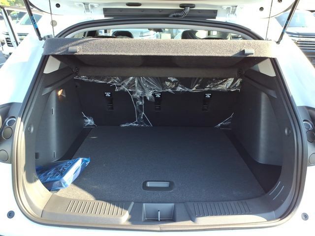 New 2026 Chevrolet Trax LT w/ Midnight Edition FWD image 9