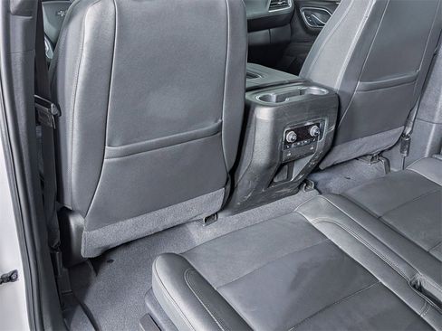 Used 2024 Chevrolet Suburban Z71 w/ Off-Road Capability Package image 28