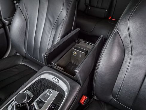 Used 2019 BMW 740i w/ M Sport Package RWD image 34
