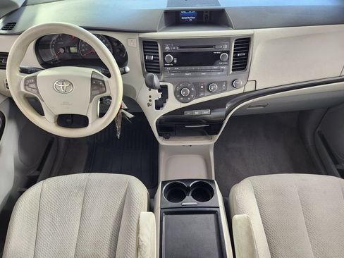 Used 2011 Toyota Sienna LE FWD image 15