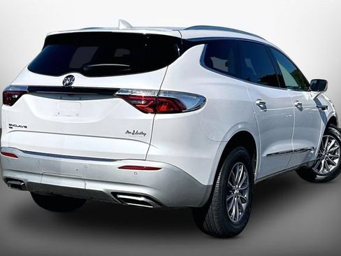 Used 2023 Buick Enclave Essence AWD/4WD image 2