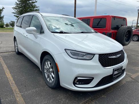 Used 2022 Chrysler Pacifica Touring-L FWD image 5