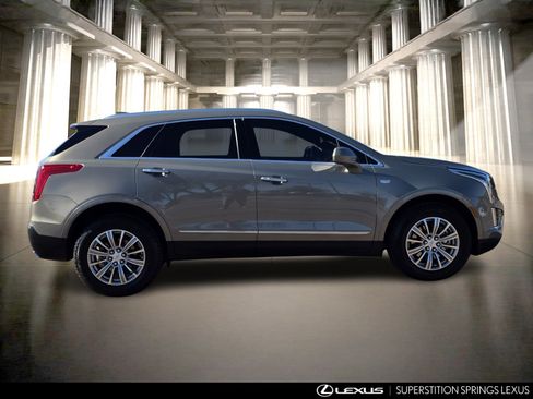 Used 2018 Cadillac XT5 Luxury w/ Driver Awareness Package image 3