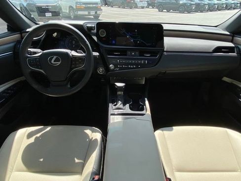 Used 2025 Lexus ES 300h w/ Premium Package FWD image 27