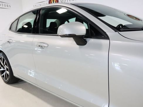 Used 2020 Volvo S60 T6 Momentum AWD/4WD image 7