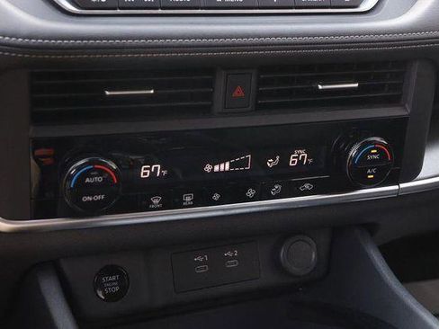 Used 2025 Nissan Rogue SV image 18