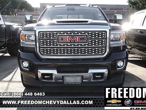 Used 2019 GMC Sierra 2500 Denali w/ Duramax Plus Package AWD/4WD image 2
