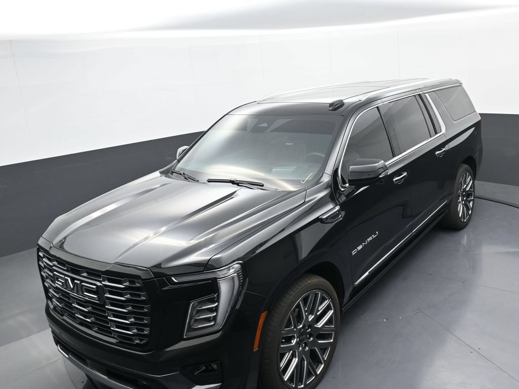 Used 2025 GMC Yukon XL Denali Ultimate w/ LPO, Floor Liner Package AWD/4WD image 33