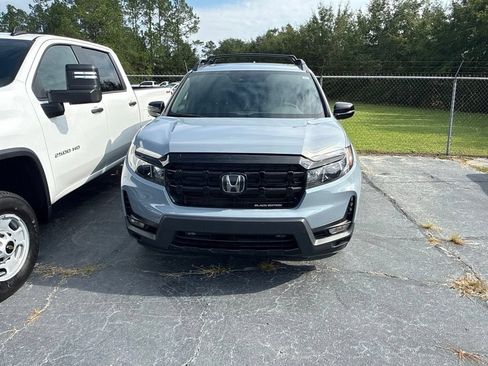 Used 2025 Honda Ridgeline Black Edition image 2