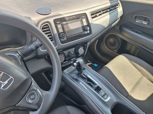 Used 2021 Honda HR-V LX image 6