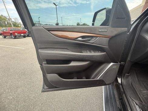 Used 2020 Cadillac Escalade Premium Luxury RWD image 20