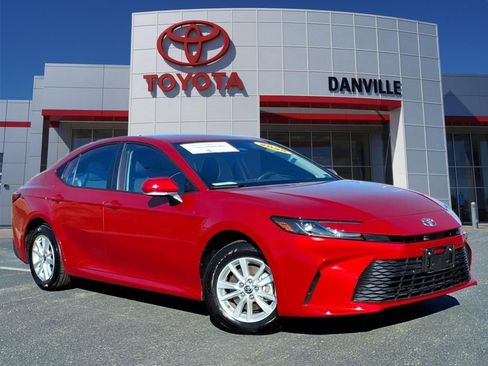 Certified 2025 Toyota Camry LE image 1