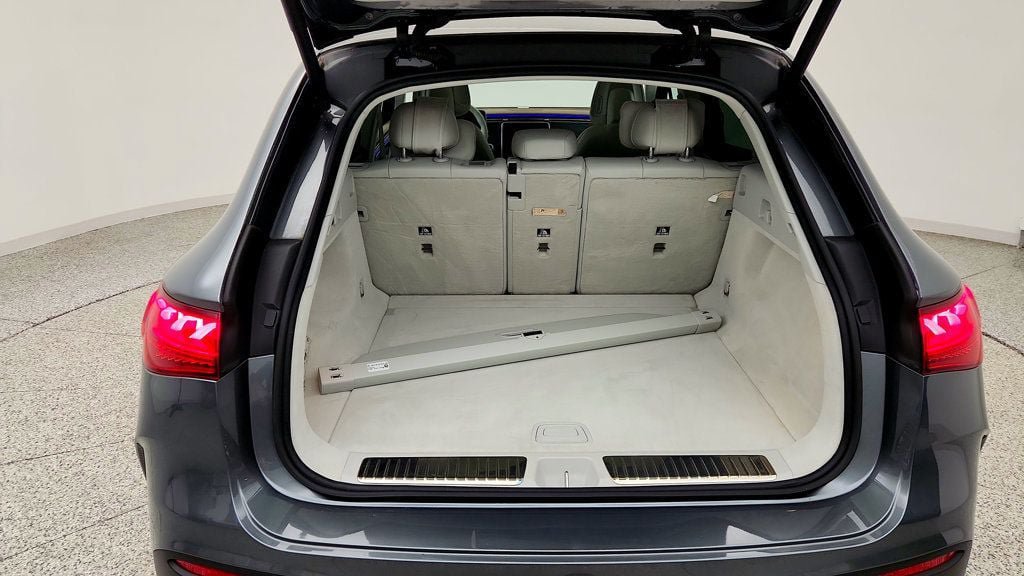 Used 2023 Mercedes-Benz EQE 500 4MATIC SUV w/ Pinnacle Trim Package image 21