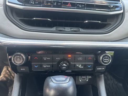 Used 2023 Jeep Compass Limited AWD/4WD image 18