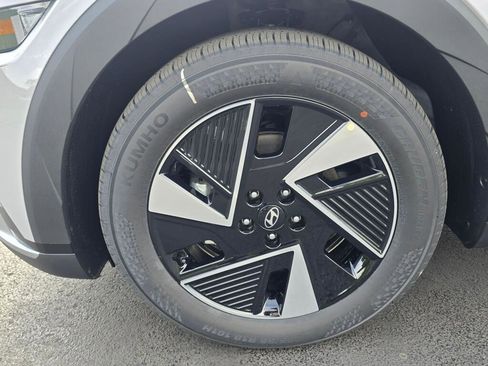 New 2025 Hyundai Ioniq 5 SE image 11
