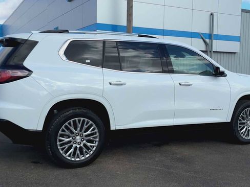 Used 2024 GMC Acadia Denali image 2