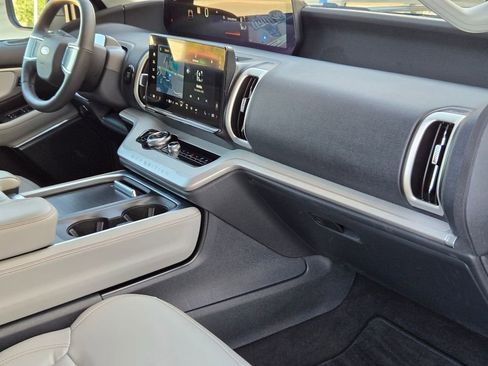 Used 2025 Ford Expedition Max Active image 28