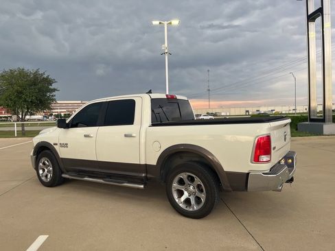 Used 2018 RAM 1500 Laramie w/ Convenience Group AWD/4WD image 4